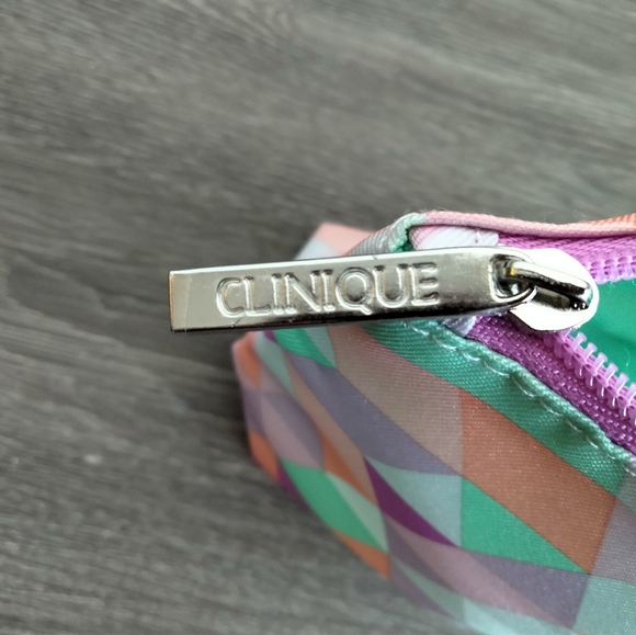 Clinique Cosmetic Bag - Picture 2 of 7